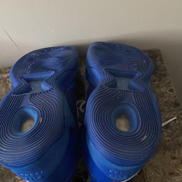 Outstandingly comfort. They give 2 inches off the ground. Laces up easy - Picture 6 of 7